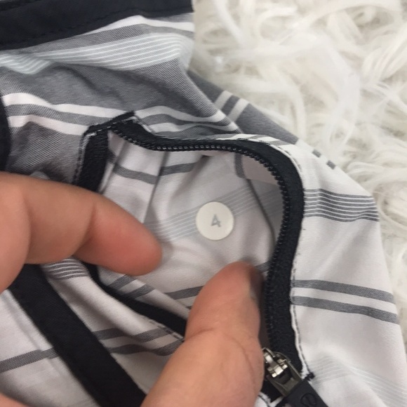 Lululemon Tracker Short II Mini Groovy Stripe Dune Horizontal / Black - Picture 2 of 5